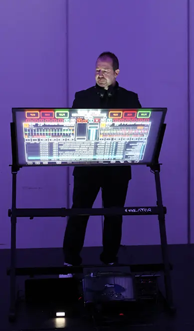 Live mixing, visually captivating